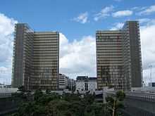 Photo des tours Nord-Ouest et de leur jardin.