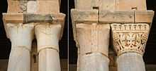 Deux photographies montrant quatre chapiteaux, dont trois hafsides et un byzantin, de la façade du portique sud de la cour.