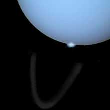 Une aurore polaire d'Uranus face à ses anneaux.