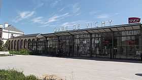 Façade de la gare de Vichy en mai 2011.