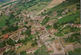 Vue aérienne de Villers-Saint-Barthélemyen mai 1984.