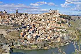 Vue générale de Tolède, avec l'Alcázar et la Cathédrale en fond.