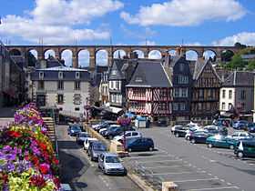 Vue de la place Allende, le viaduc de Morlaix.