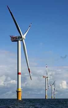 La ressource naturelle qu'est le vent alimente cette éolienne de 5 MW dans un parc éolien à 28 km au large de la Belgique.